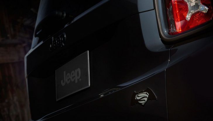 Jeep Renegade Dawn of Justice - Foto 8 di 11