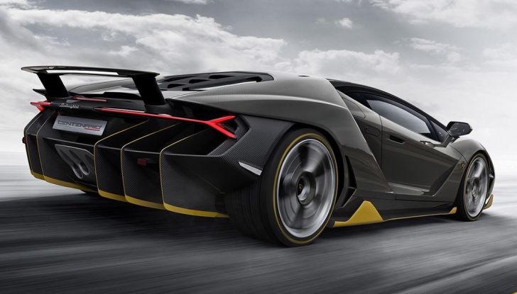 La prima Lamborghini ibrida ha un motore V12 - Foto 11 di 11