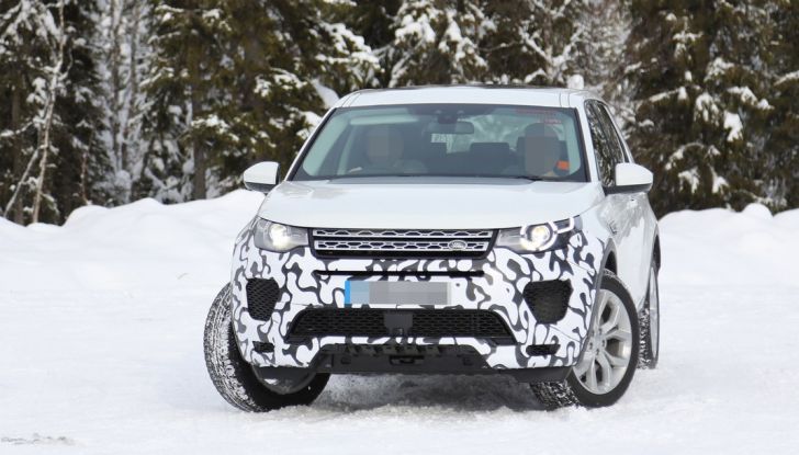 Land Rover Discovery Sport, immagini spia della nuova versione - Foto 5 di 10