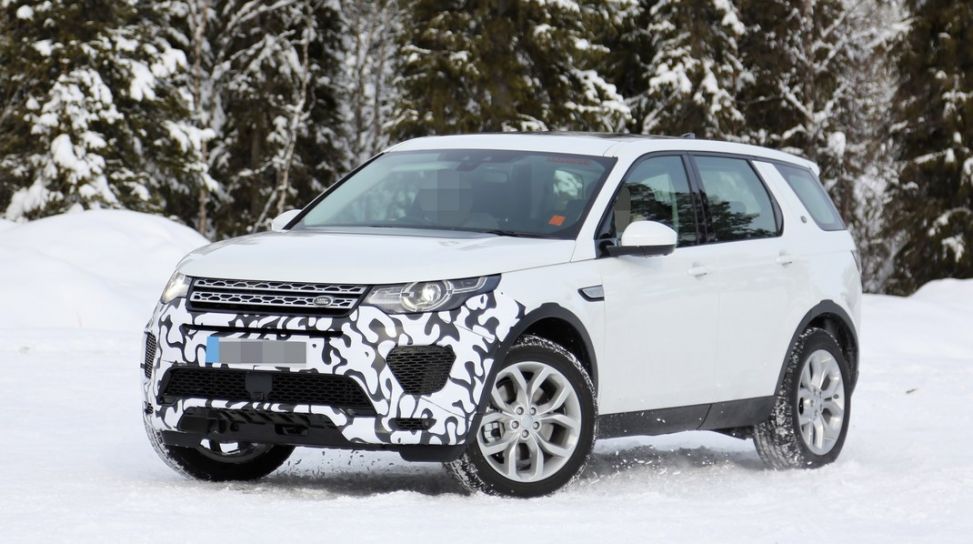 Land Rover Discovery Sport, immagini spia della nuova versione - Infomotori