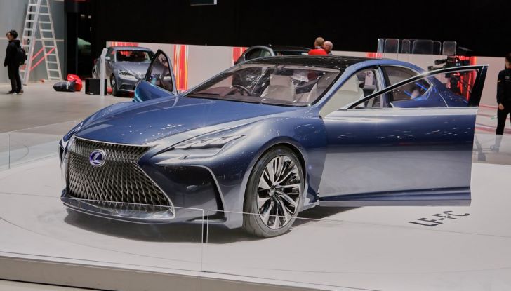 Lexus LF-FC - Foto 3 di 25