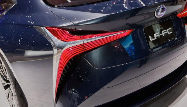 Lexus LF-FC live ginevra 2016