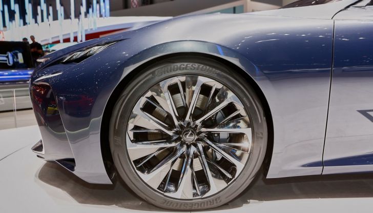 Lexus LF-FC live ginevra 2016