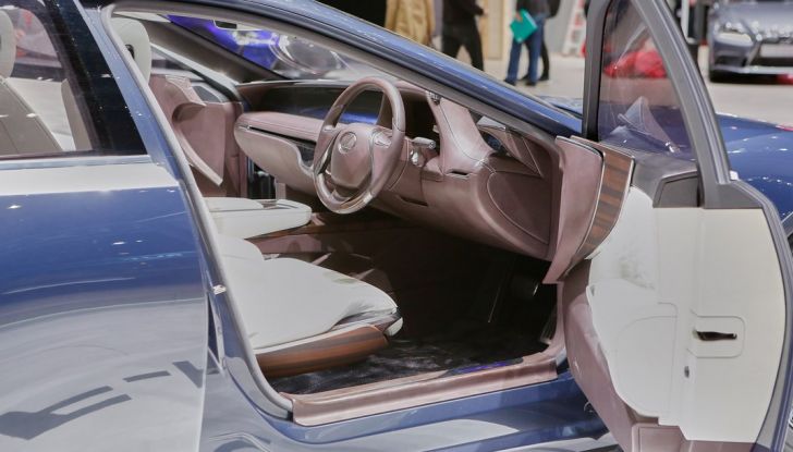 Lexus LF-FC live ginevra 2016