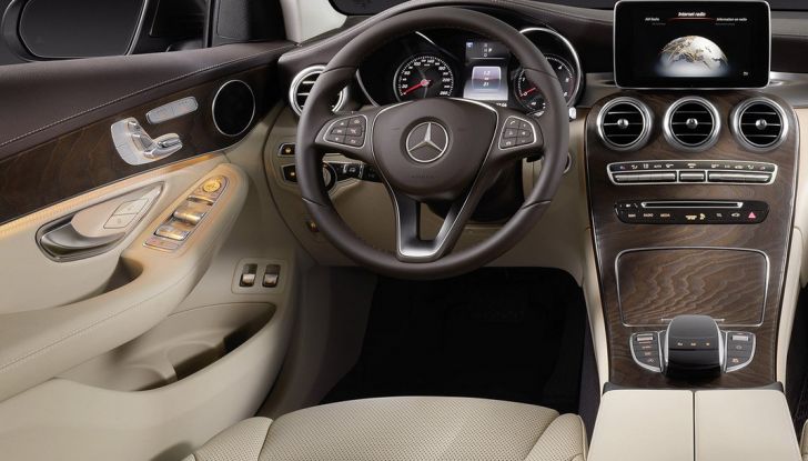 Mercedes GLC coupè debutta al salone di New York - Foto 16 di 22