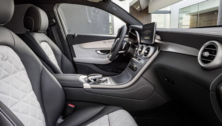 Mercedes GLC coupè debutta al salone di New York - Foto 22 di 22