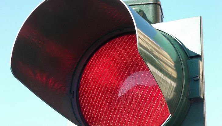 Multa semaforo rosso: quanto costa e come fare ricorso - Foto 9 di 9