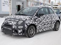 Nuova Abarth 500 spiata durante i test sulla neve