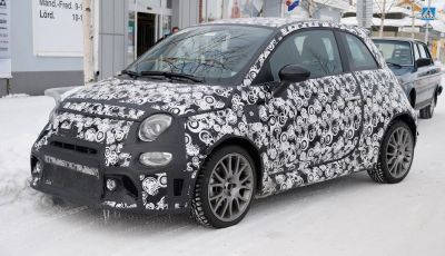 Nuova Abarth 500 spiata durante i test sulla neve