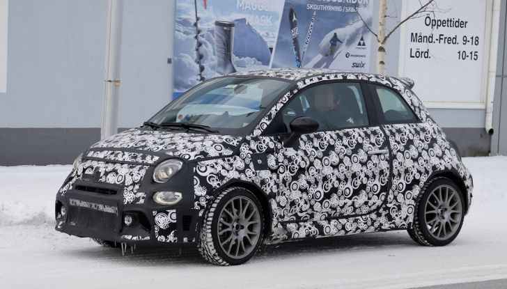 Nuova Abarth 500 spiata durante i test sulla neve