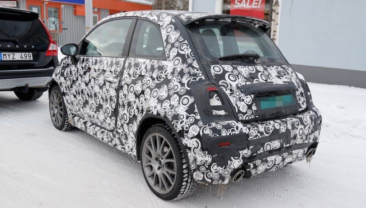 Nuova Abarth 500 spiata durante i test sulla neve