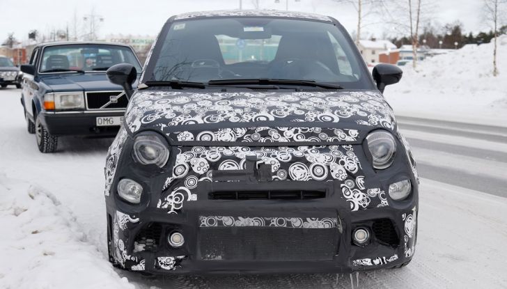 Nuova Abarth 500 spiata durante i test sulla neve