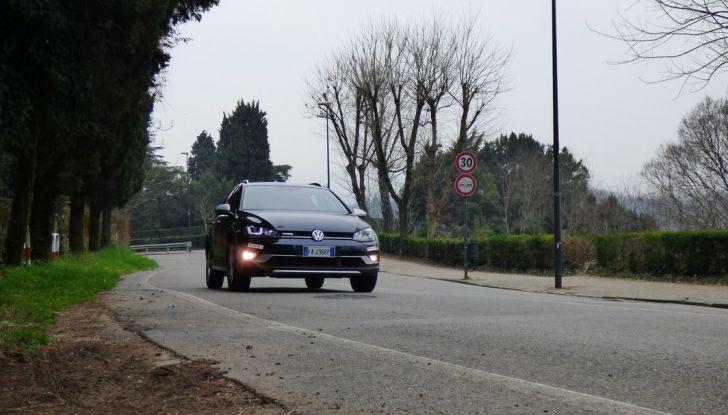 Volkswagen Golf Variant Alltrack 2.0 2016: Prova su strada, opinioni e prezzi - Foto 40 di 51