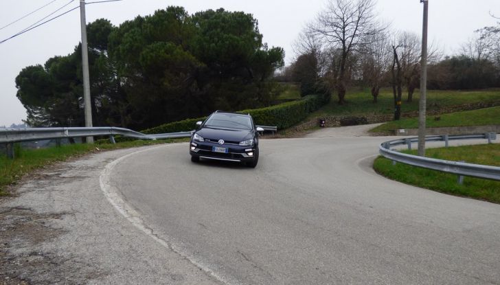 Volkswagen Golf Variant Alltrack 2.0 2016: Prova su strada, opinioni e prezzi - Foto 45 di 51