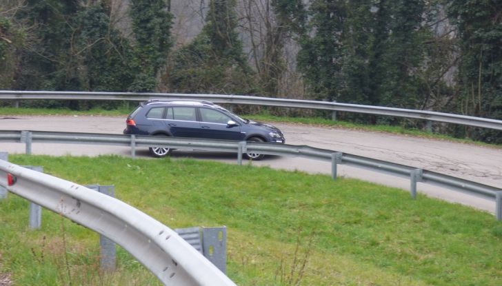 Volkswagen Golf Variant Alltrack 2.0 2016: Prova su strada, opinioni e prezzi - Foto 31 di 51