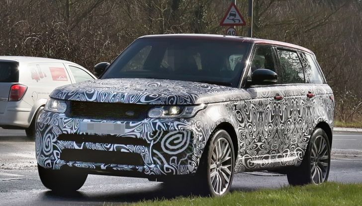Range Rover Sport SVR, foto spia del facelift - Foto 10 di 10