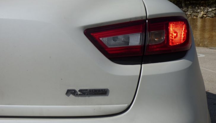 Renault Clio R.S. 220 EDC Trophy: prova su strada e prestazioni - Foto 18 di 37