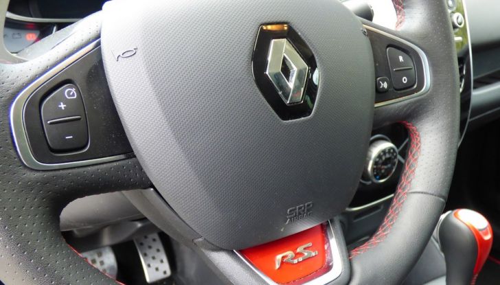Renault Clio R.S. 220 EDC Trophy: prova su strada e prestazioni - Foto 22 di 37