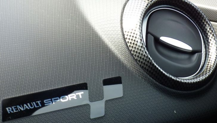 Renault Clio R.S. 220 EDC Trophy: prova su strada e prestazioni - Foto 35 di 37