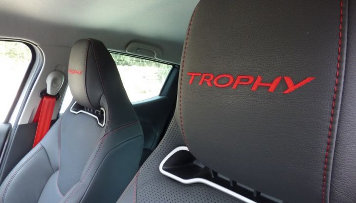 Renault Clio R.S. 220 EDC Trophy: prova su strada e prestazioni - Foto 32 di 37