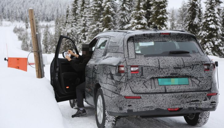 Renault Maxthon prime foto spia del nuovo SUV francese - Foto 12 di 22