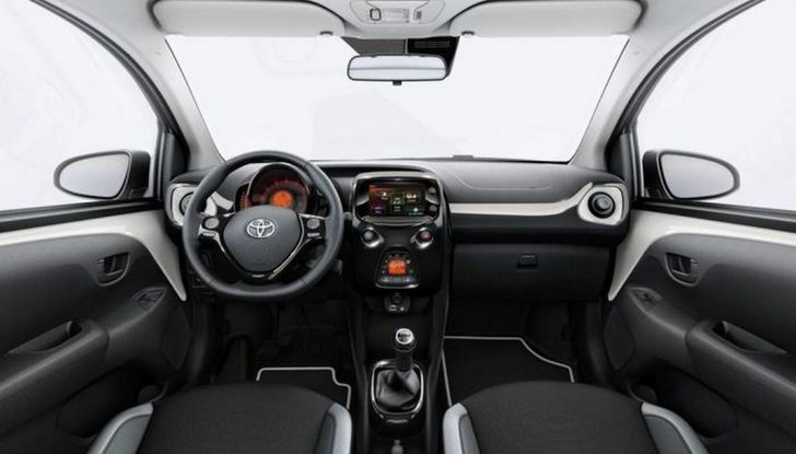 Toyota Aygo x-pure: la citycar per le donne - Foto 3 di 9