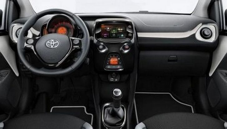 Toyota Aygo x-pure: la citycar per le donne - Foto 9 di 9