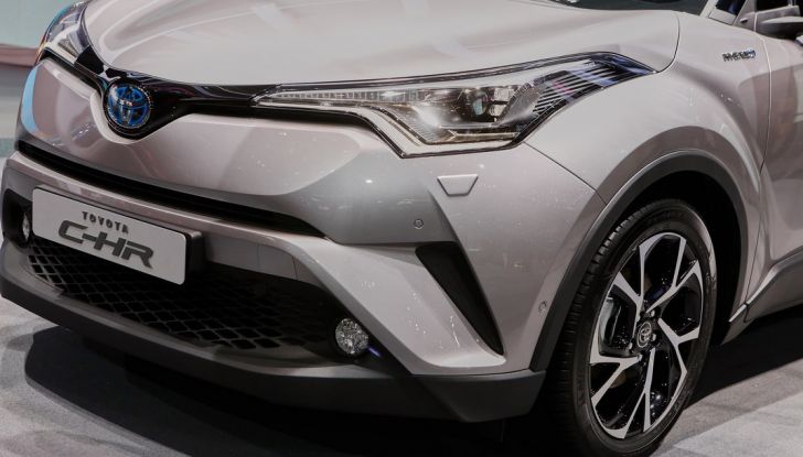 Toyota C-HR, potrebbe diventare la Auris Cross - Foto 12 di 18