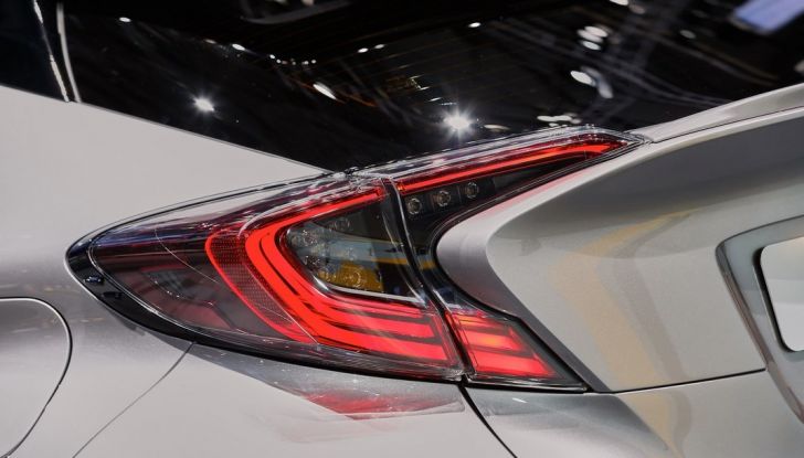 Toyota C-HR, potrebbe diventare la Auris Cross - Foto 18 di 18