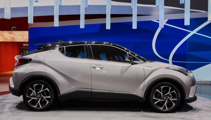 Toyota C-HR, potrebbe diventare la Auris Cross - Foto 7 di 18