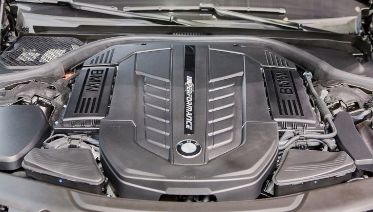 Nuova BMW M760Li xDrive - Foto 21 di 34