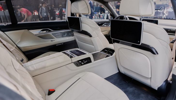 Nuova BMW M760Li xDrive - Foto 28 di 34