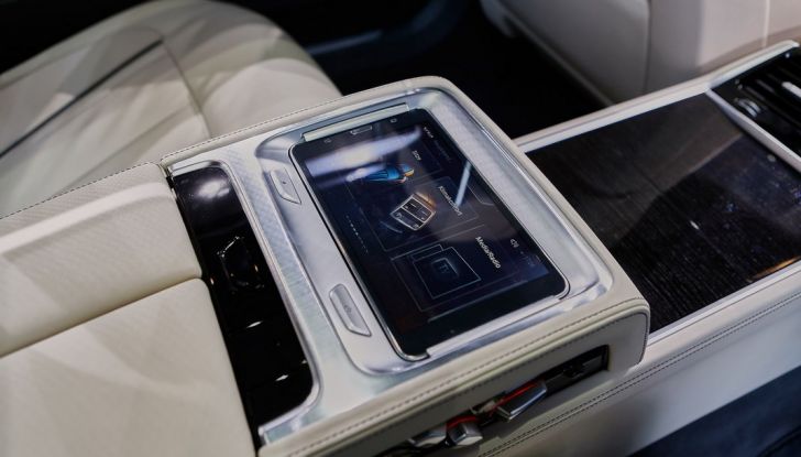 Nuova BMW M760Li xDrive - Foto 29 di 34