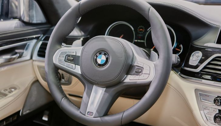 Nuova BMW M760Li xDrive - Foto 31 di 34