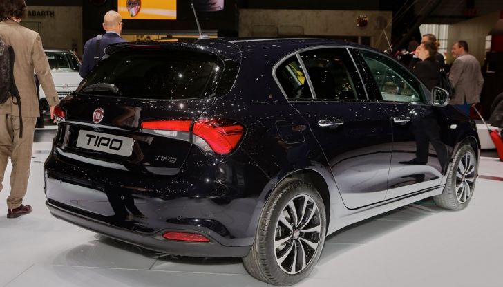 Fiat tipo 2 volumi live Ginevra 2016, posteriore laterale.
