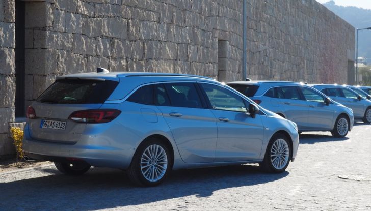 Nuova Opel Astra Sports Tourer prova su strada, informazioni e prezzi - Foto 10 di 40