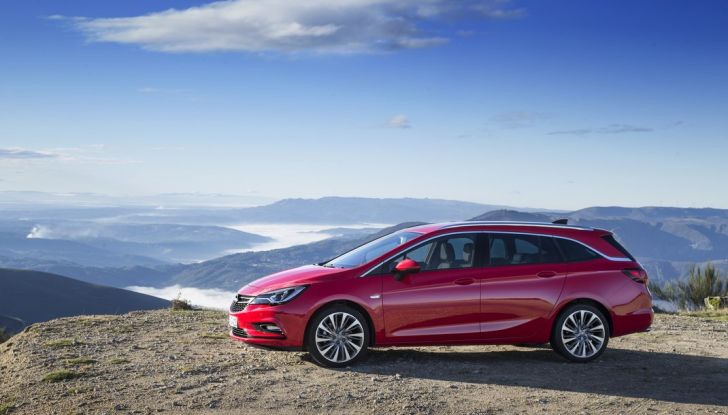 Nuova Opel Astra Sports Tourer prova su strada, informazioni e prezzi - Foto 23 di 40