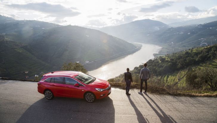 Nuova Opel Astra Sports Tourer prova su strada, informazioni e prezzi - Foto 31 di 40