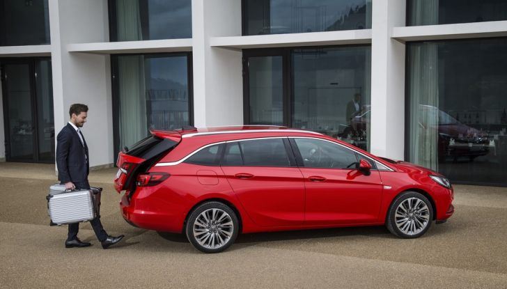 Nuova Opel Astra Sports Tourer prova su strada, informazioni e prezzi - Foto 37 di 40