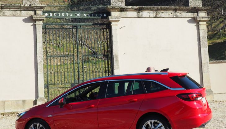 Nuova Opel Astra Sports Tourer prova su strada, informazioni e prezzi - Foto 4 di 40