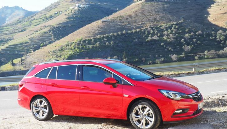 Nuova Opel Astra Sports Tourer prova su strada, informazioni e prezzi - Foto 1 di 40