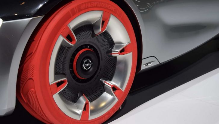 Opel GT Concept: a Ginevra la sportiva del futuro - Foto 8 di 20