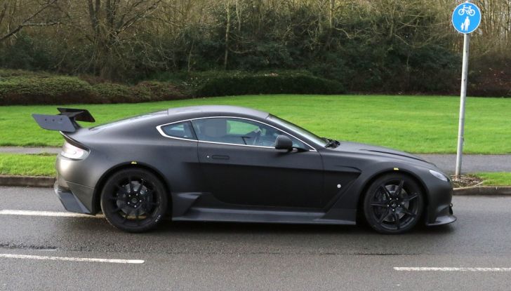 Aston Martin Vantage GT8, i primi test su strada nel Regno Unito - Foto 7 di 7