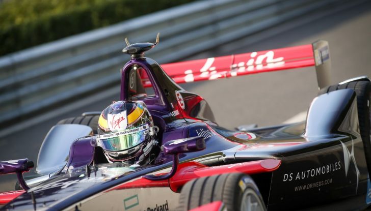 DS sfila per le strade di Parigi il 20 aprile 2016 - Foto 9 di 10