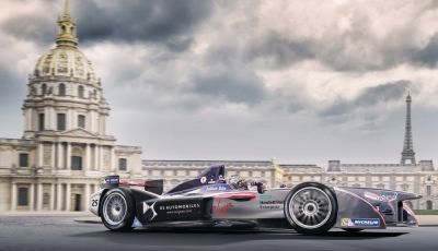 DS sfila per le strade di Parigi il 20 aprile 2016