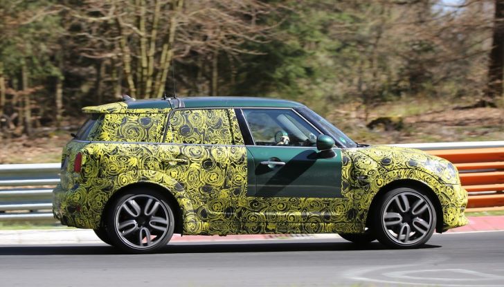 MINI Countryman John Cooper Works foto spia dal circuito del Nürburgring - Foto 5 di 7