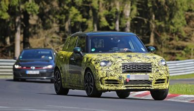 MINI Countryman John Cooper Works foto spia dal circuito del Nürburgring