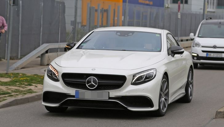Mercedes AMG S63 Coupe, foto spia di un prototipo misterioso - Foto 3 di 10