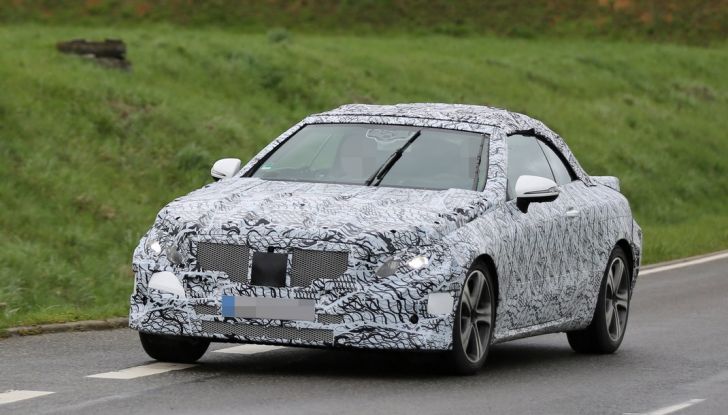 Mercedes Classe E Cabrio: prime immagini spia della scoperta tedesca - Foto 4 di 20