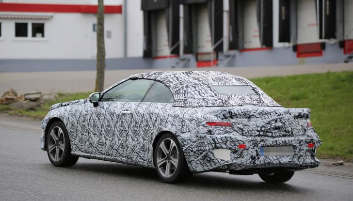 Mercedes Classe E Cabrio: prime immagini spia della scoperta tedesca - Foto 12 di 20
